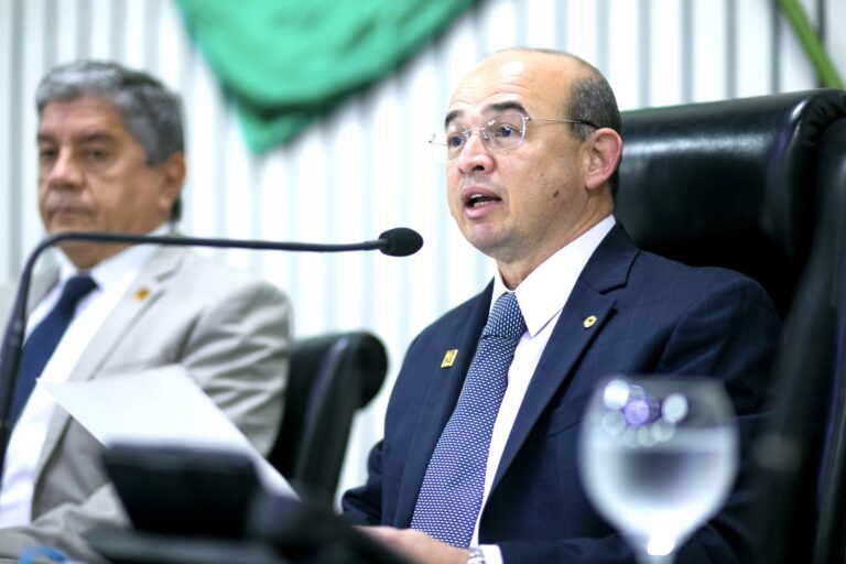 Deputado homenageia Exército Brasileiro durante solenidade na Assembleia Legislativa