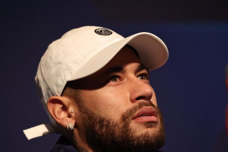 Time do Al Hilal oferece salário de R$ 2 mil por minuto a Neymar