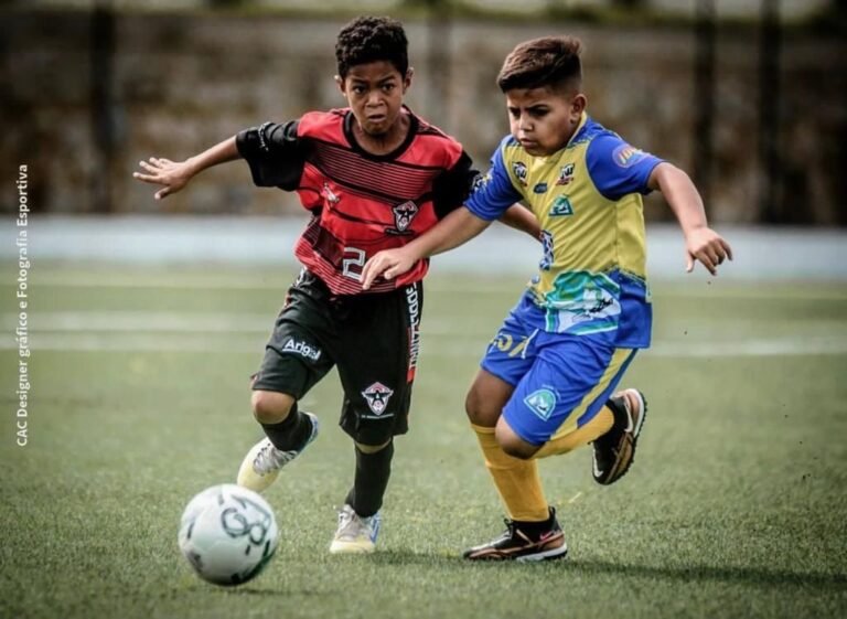 Escolinha de futebol Arizinho Gooll: Prepare seu craque para brilhar no campo!