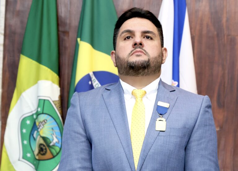 Empresário e fundador do Jornal Revista Ceará é outorgado com a Medalha Edson Queiroz