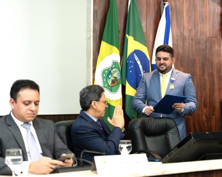 Desembargadores e juízes prestigiam homenagem ao fundador do jornal Revista Ceará com ‘Medalha Edson Queiroz’