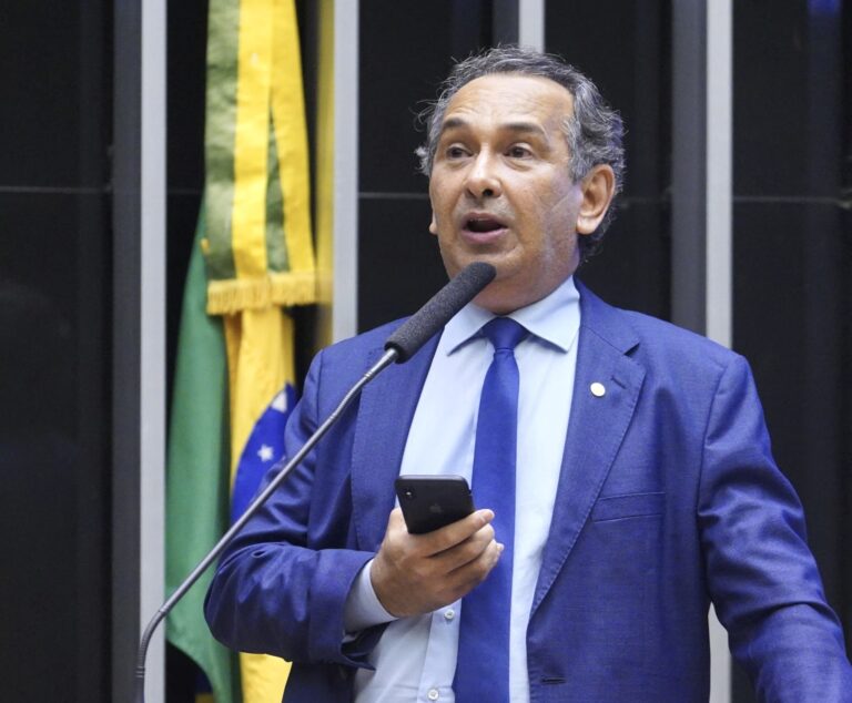 Câmara aprova PEC que autoriza igrejas a pagar menos impostos; asilos, creches e orfanatos estão inclusos