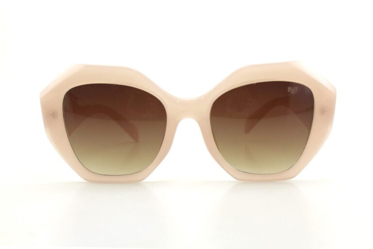 Acessórios para o Carnaval: Ferrovia Solar e grau dá dicas de modelos para cair a folia com muito estilo e proteção