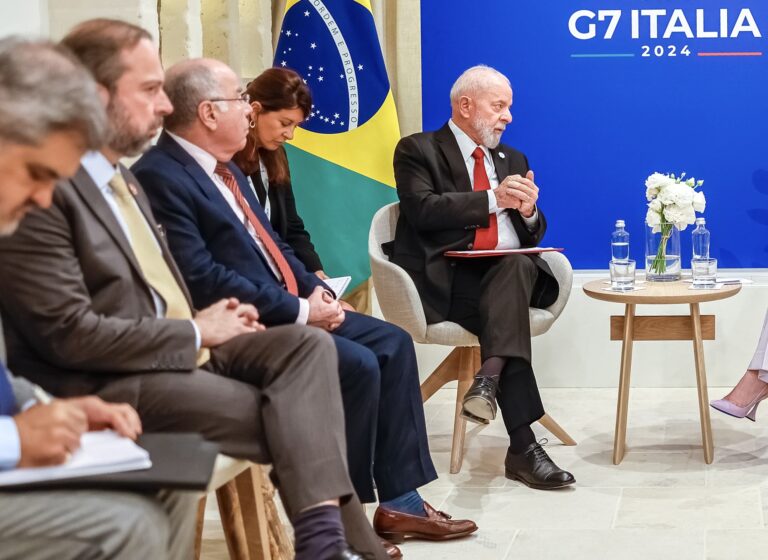 Lula diz que Brasil renovará contrato com ENEL; fornecedora é recordista em multas e reclamações