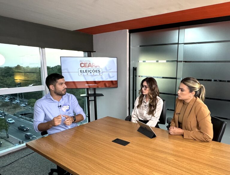 Candidato André Fernandes (PL) é sabatina ao vivo por jornalistas na redação da Revista Ceará