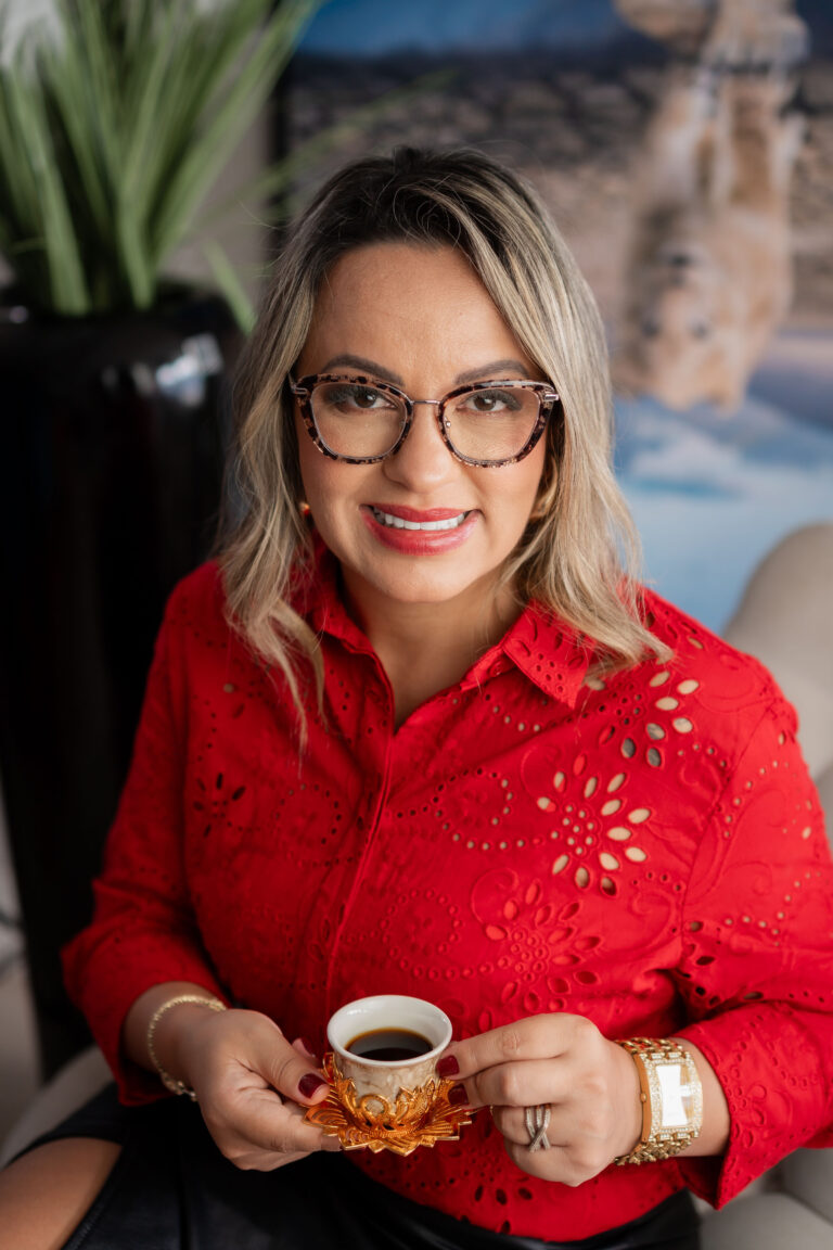 Mentora de relacionamentos, Fran Santos aponta a comunicação como a chave para restaurar casamentos em crise