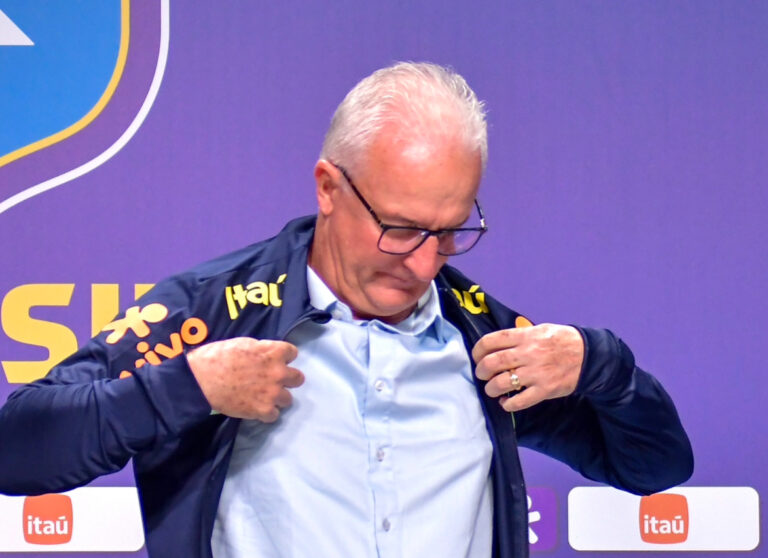 CBF decide demitir Dorival Jr. após seleção sofrer goleada contra a Argentina em Buenos Aires