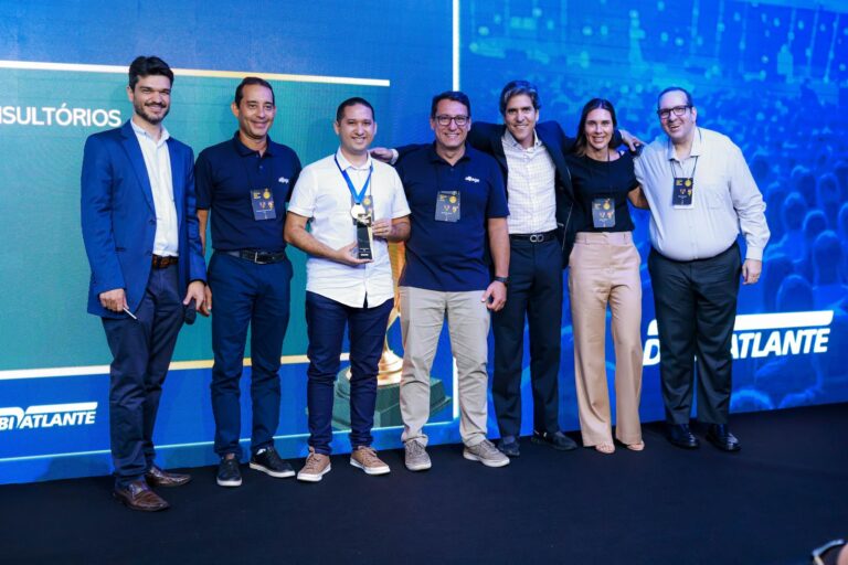 OdontoteCE conquista prêmio de maior revenda de consultórios odontológicos da Dabi Atlante em 2024