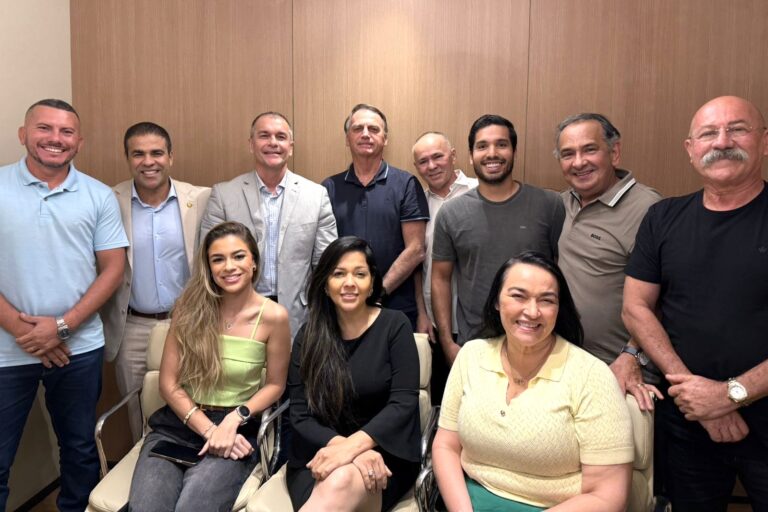 Questionado sobre aliança do PL com Ciro Gomes, Bolsonaro diz que André decidirá