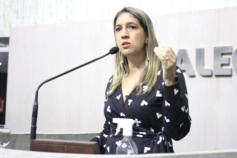 Em meio a guerra contra o tráfico, deputada cearense convoca apoio á ‘Marcha da Maconha’