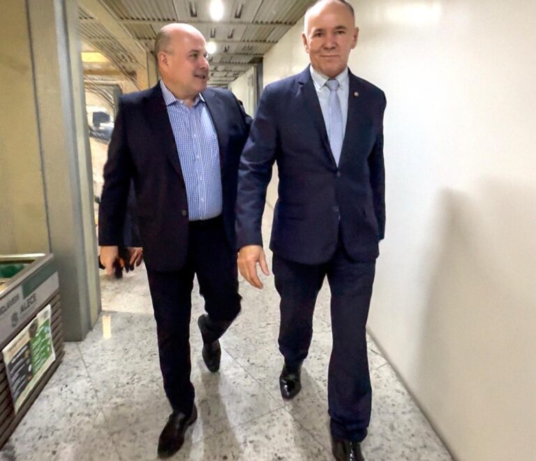 “Definido apenas o nome do Alcides para o Senado”, afirma Roberto Cláudio.