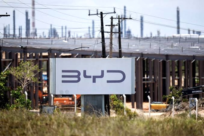 Chinesa BYD é autuada como a empregadora dos 163 chineses escravizados na Bahia
