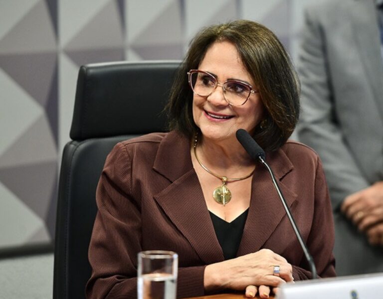 Damares Alves manda recado à ‘Direita’ no Ceará e critica aliança com Ciro ao governo