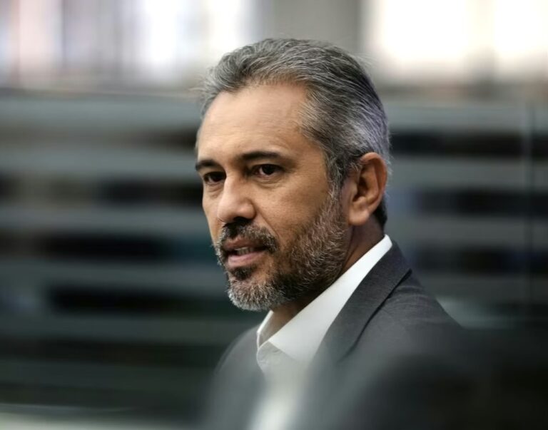 Elmano volta a criticar soltura de criminosos e cobra Poder Judiciário; “Vamos prender mais”