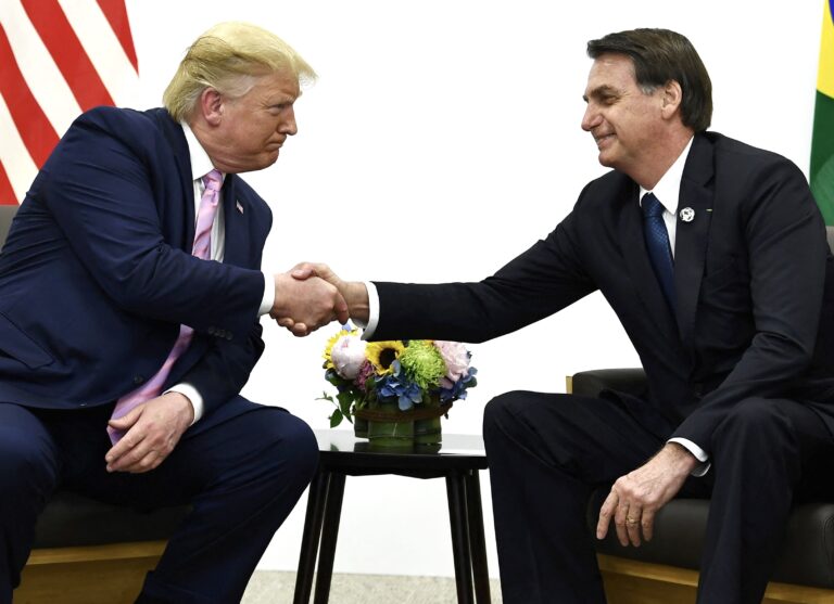 EDITORIAL: Ação da família Bolsonaro sobre tarifaço é imperdoável; “ganância infalível”